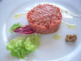 Carpaccio di carne cruda all'albese - Raw meat entrée, Alba style